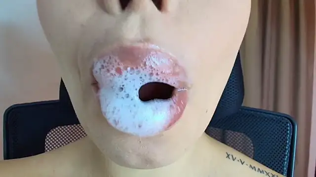 lisbet21x online show from April 6, 2026, 10:22 pm