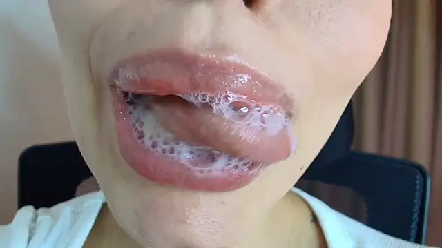 lisbet21x online show from April 13, 2026, 10:48 pm