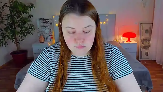 PolinaSalvatore online show from April 5, 2026, 2:25 pm