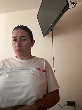 andreaisis2 online show from April 8, 2026, 5:46 pm