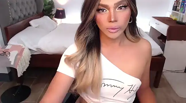 liaa lurrecams online show from March 9, 2025, 4:55 pm