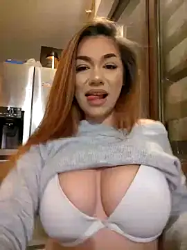 Snapshot of Ella_sweety chatting on January 20, 2025, 10:26 pm Ella sweety online show from January 20, 2025, 10:26 pm