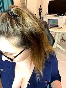 DienkaGreen online show from November 16, 2025, 6:35 pm