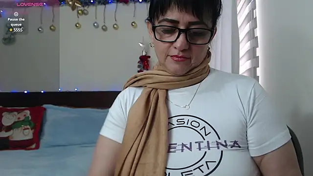 ISABEEL SOFIA01 online show from January 4, 2025, 5:37 pm