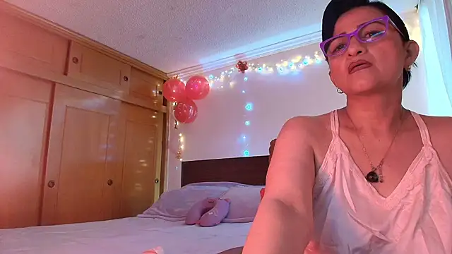 ISABEEL SOFIA01 online show from February 21, 2026, 12:39 pm