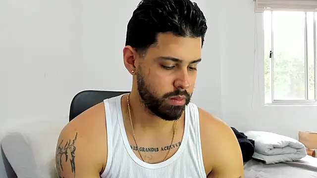 Justyn Torres online show from October 22, 2025, 12:05 pm