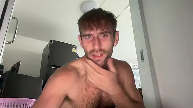 Snapshot of lukegunn chatting on January 3, 2025, 10:51 pm lukegunn online show from January 3, 2025, 10:51 pm