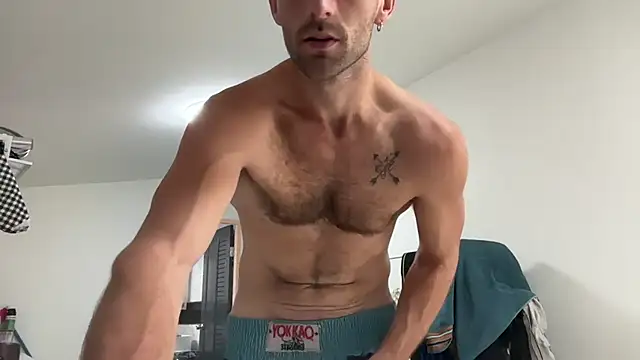 Snapshot of lukegunn chatting on January 9, 2025, 2:22 am lukegunn online show from January 9, 2025, 2:22 am