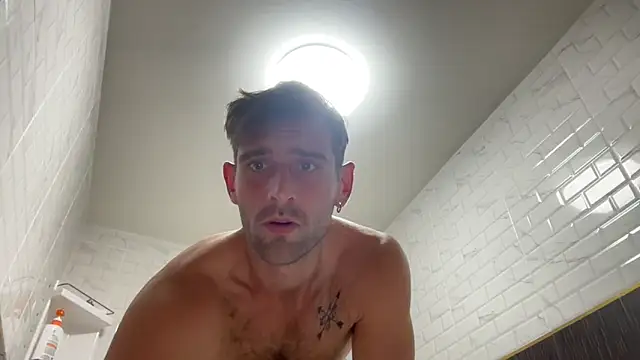 Snapshot of lukegunn chatting on February 10, 2025, 11:45 pm lukegunn online show from February 10, 2025, 11:45 pm