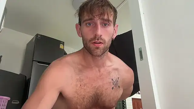 Snapshot of lukegunn chatting on March 3, 2025, 11:35 pm lukegunn online show from March 3, 2025, 11:35 pm