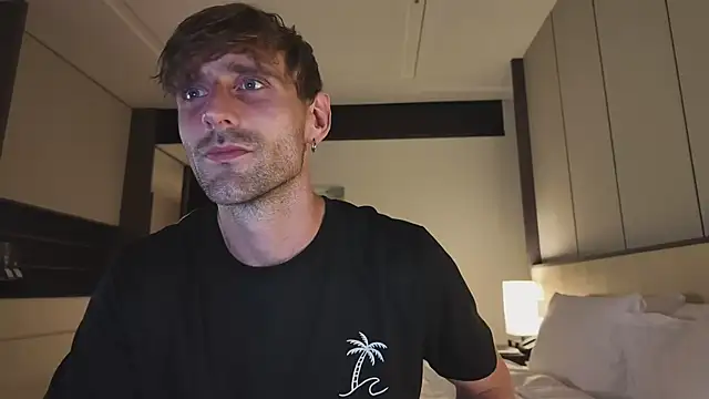 Snapshot of lukegunn chatting on October 9, 2025, 12:47 pm lukegunn online show from October 9, 2025, 12:47 pm