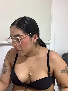 Amandanauty online show from December 17, 2024, 4:01 am