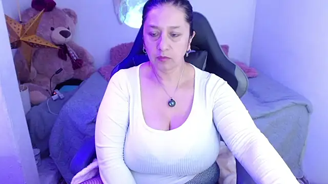 Snapshot of camilalatti chatting on April 15, 2026, 12:28 am camilalatti online show from April 15, 2026, 12:28 am