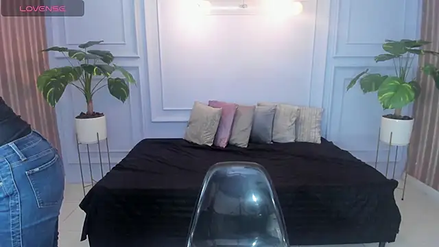 cintiagreyx online show from March 26, 2026, 11:27 am