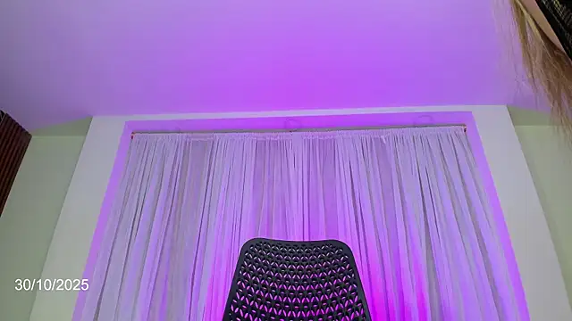 jaddyk  online show from October 30, 2025, 9:48 pm