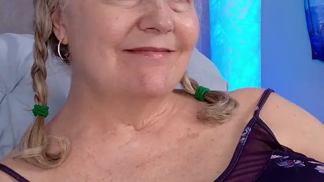 Snapshot of Kaitlyn_Winters chatting on March 22, 2026, 3:21 am Kaitlyn Winters online show from March 22, 2026, 3:21 am