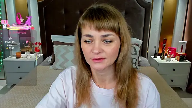 annasimonsj online show from March 10, 2026, 12:59 am