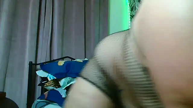 Snapshot of Thichslutxx chatting on September 22, 2025, 9:28 pm Thichslutxx online show from September 22, 2025, 9:28 pm