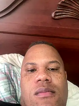 Snapshot of Iced_cloudz chatting on December 16, 2025, 4:01 pm Iced cloudz online show from December 16, 2025, 4:01 pm