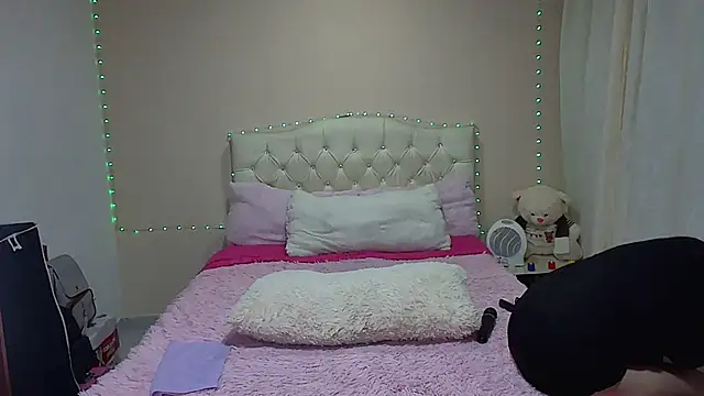 Snapshot of candycarson1 chatting on March 5, 2026, 6:42 am candycarson1 online show from March 5, 2026, 6:42 am