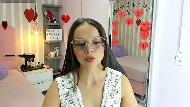 LORELAIGIVEN online show from February 14, 2025, 12:25 pm