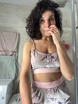 Snapshot of _CurlySue_ chatting on February 9, 2025, 6:22 am CurlySue online show from February 9, 2025, 6:22 am