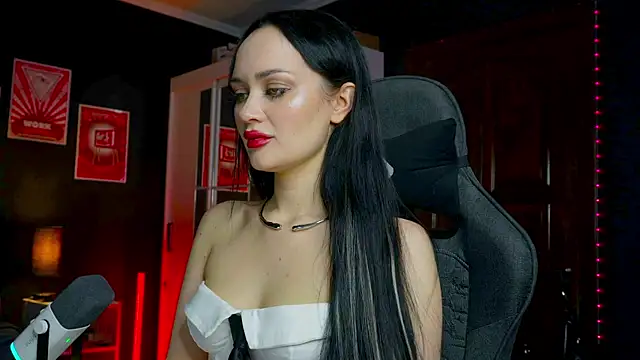 QueenAliss online show from January 12, 2026, 10:42 am