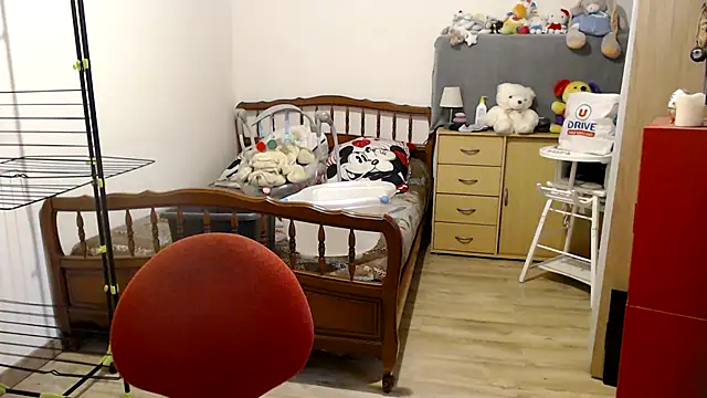 steph19x5 online show from March 9, 2025, 7:12 am