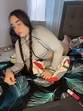 Elena222  online show from November 25, 2025, 10:32 pm