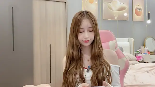 Snapshot of ANNA102 chatting on February 19, 2025, 3:27 pm ANNA102 online show from February 19, 2025, 3:27 pm