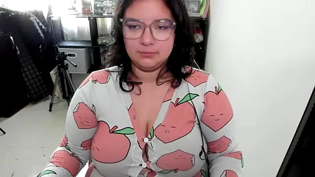 aika-dreams online show from November 24, 2025, 3:23 pm