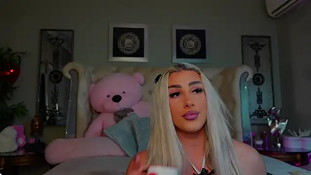 Snapshot of Squirt_Tanya chatting on January 2, 2025, 10:44 pm Squirt Tanya online show from January 2, 2025, 10:44 pm