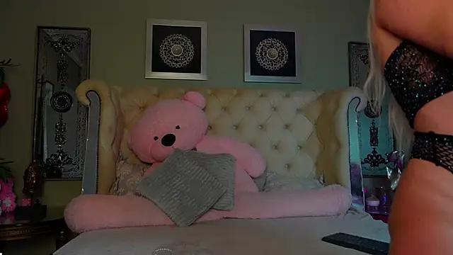 Snapshot of Squirt_Tanya chatting on February 1, 2025, 2:58 am Squirt Tanya online show from February 1, 2025, 2:58 am