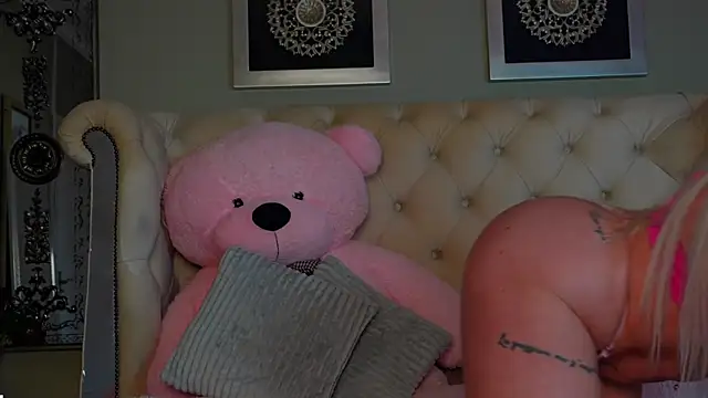 Snapshot of Squirt_Tanya chatting on February 6, 2025, 5:46 am Squirt Tanya online show from February 6, 2025, 5:46 am
