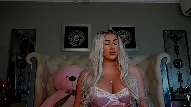 Snapshot of Squirt_Tanya chatting on March 8, 2025, 1:06 am Squirt Tanya online show from March 8, 2025, 1:06 am