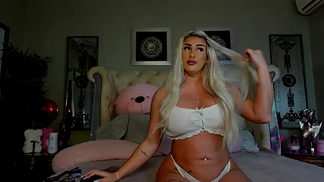 Snapshot of Squirt_Tanya chatting on March 11, 2025, 12:44 am Squirt Tanya online show from March 11, 2025, 12:44 am