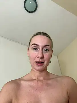 CutieEmy online show from December 31, 2024, 3:31 pm