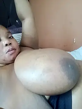 Lovelyboobs01 online show from February 3, 2025, 12:36 pm