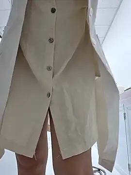 HinaLovely online show from March 27, 2026, 9:42 am