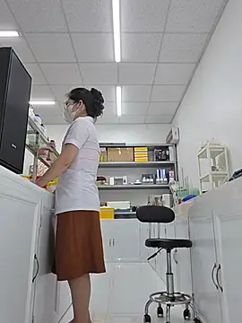 HinaLovely online show from July 1, 2026, 2:57 am