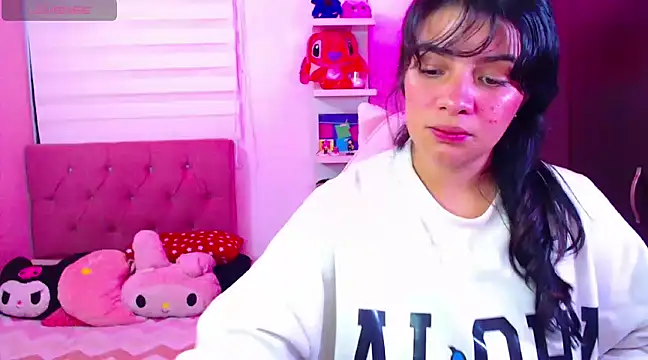 Snapshot of Vannessa__Shy chatting on December 3, 2024, 10:07 pm Vannessa Shy online show from December 3, 2024, 10:07 pm