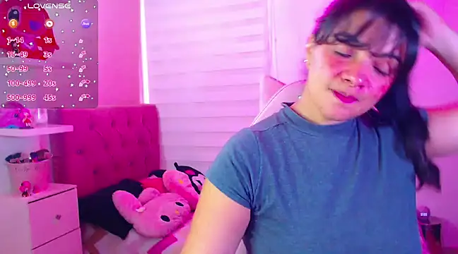 Snapshot of Vannessa__Shy chatting on December 6, 2024, 7:34 pm Vannessa Shy online show from December 6, 2024, 7:34 pm