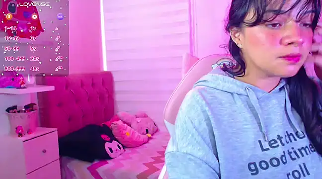 Snapshot of Vannessa__Shy chatting on December 9, 2024, 8:01 pm Vannessa Shy online show from December 9, 2024, 8:01 pm