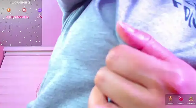 Snapshot of Vannessa__Shy chatting on December 10, 2024, 2:05 am Vannessa Shy online show from December 10, 2024, 2:05 am