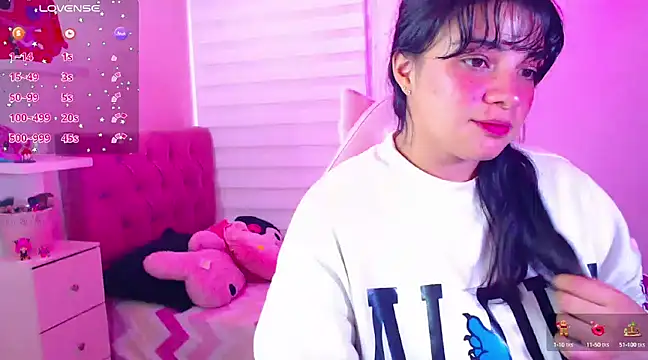 Snapshot of Vannessa__Shy chatting on December 18, 2024, 9:51 pm Vannessa Shy online show from December 18, 2024, 9:51 pm