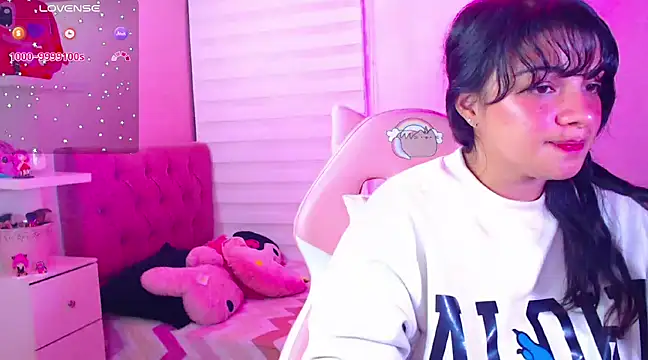 Snapshot of Vannessa__Shy chatting on December 19, 2024, 12:56 am Vannessa Shy online show from December 19, 2024, 12:56 am