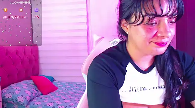 Snapshot of Vannessa__Shy chatting on December 19, 2024, 11:14 pm Vannessa Shy online show from December 19, 2024, 11:14 pm