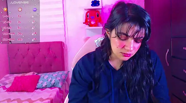 Snapshot of Vannessa__Shy chatting on January 4, 2025, 12:27 am Vannessa Shy online show from January 4, 2025, 12:27 am