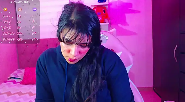 Snapshot of Vannessa__Shy chatting on January 4, 2025, 11:38 pm Vannessa Shy online show from January 4, 2025, 11:38 pm