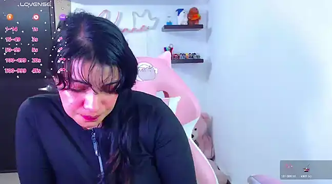 Snapshot of Vannessa__Shy chatting on February 4, 2025, 9:31 pm Vannessa Shy online show from February 4, 2025, 9:31 pm